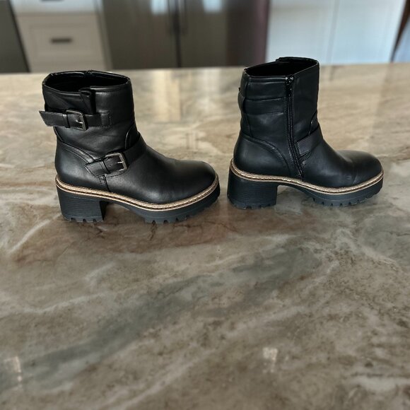 Sincerely Jules Esprit Black Lug Soled Boots with Buckles - Picture 11 of 11